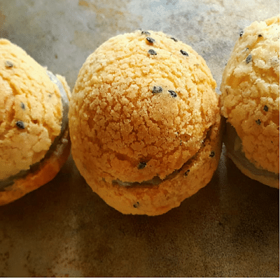 Choux au chocolat blanc et sésame noir