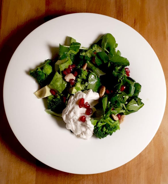Salade tiède de brocolis avocat et cresson, sauce yaourt grec tahiné et citron 1 salade tiede brocolis cresson