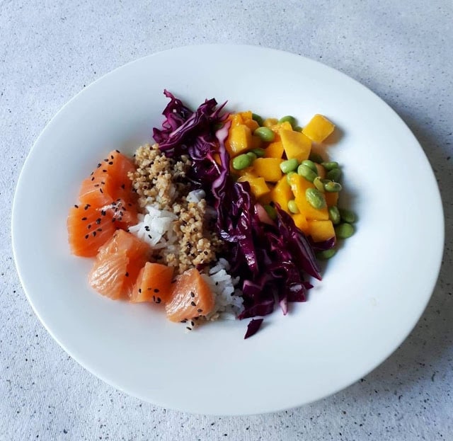 Salade de choux rouge haricots mungo mangue saumon et citronnelle