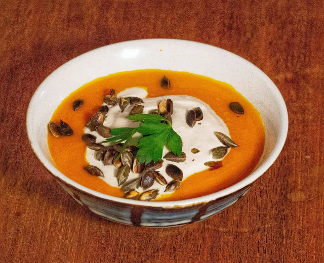 Velouté de potimarron, chantilly café, graines de courges torréfiées