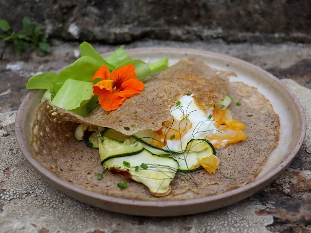 Galettes pur sarrasin maison, haddock et courgettes