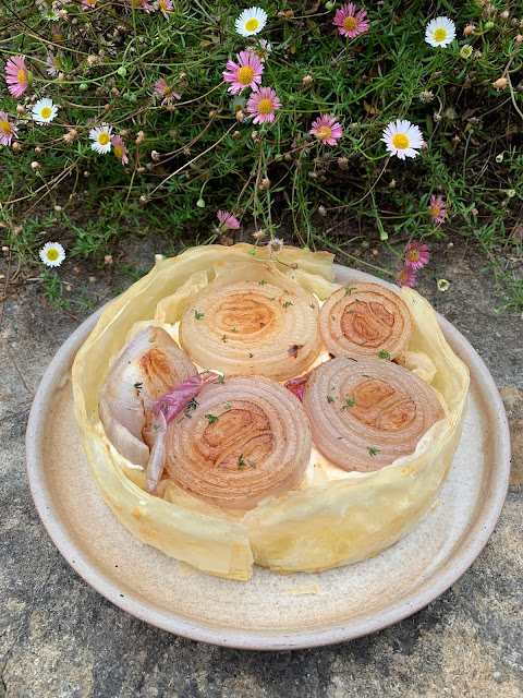 Tarte légère aux oignons rosés